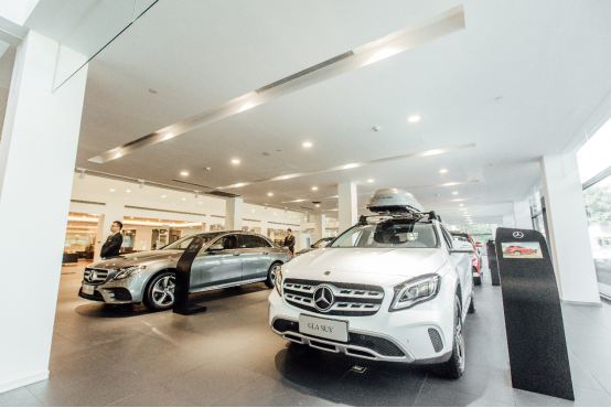 奔驰利星行苏州仁星 园区人自己的奔驰店