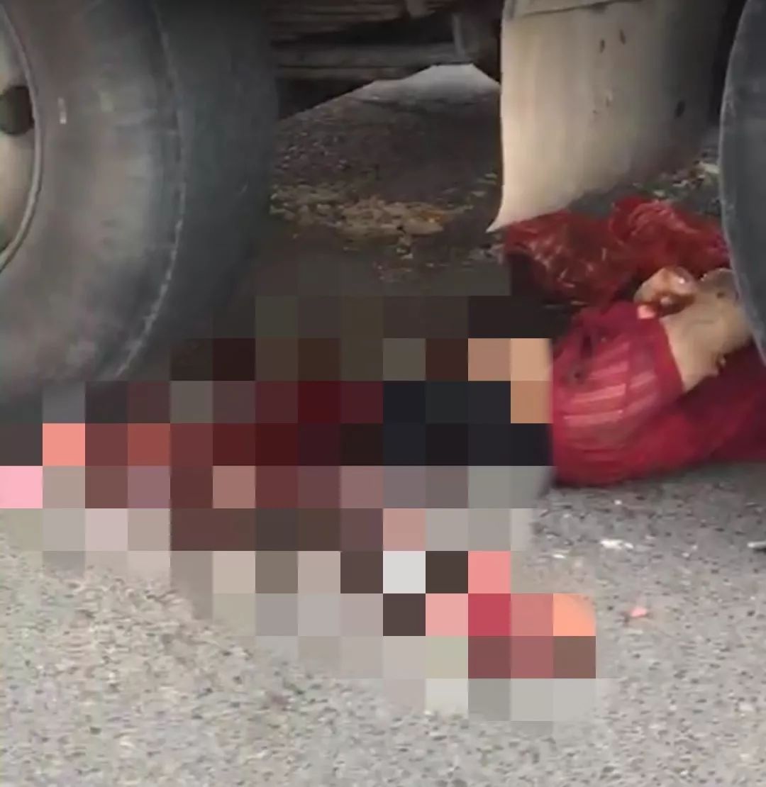 女子被碾压身亡 车祸图片