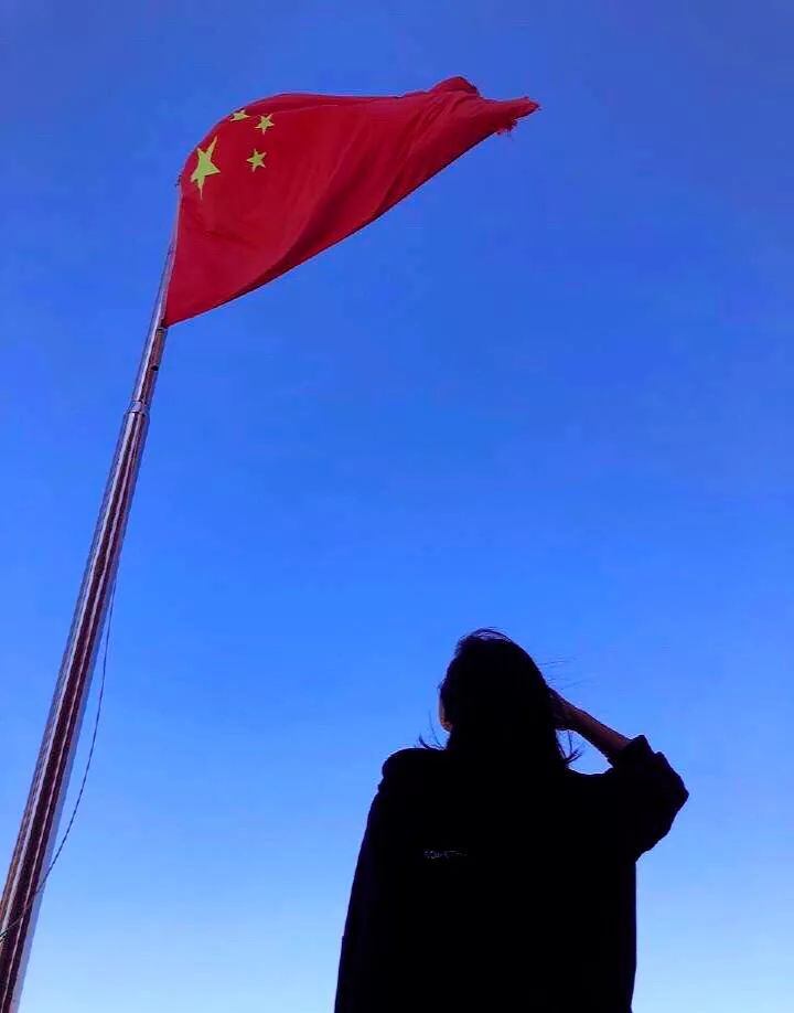 相片征集快来与国旗合个影吧