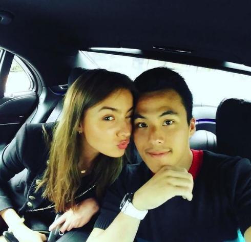 随着何猷启被拍到带妻儿出门购物,去超市为孩子买尿