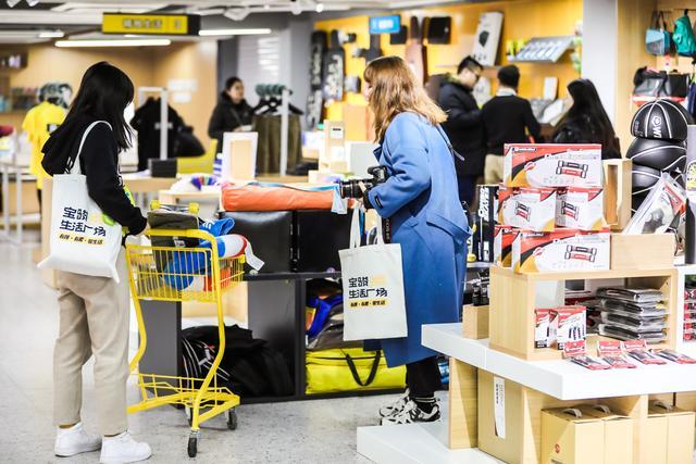 改变的不止有车标和品质,宝骏全新4s店还能吃饭办公逛超市