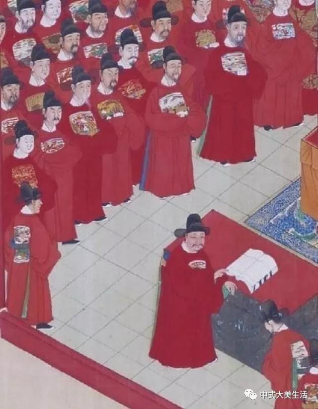 朱元璋规定:凡文武百官上朝和办公时,一律要戴乌纱帽,穿圆领衫,束腰带