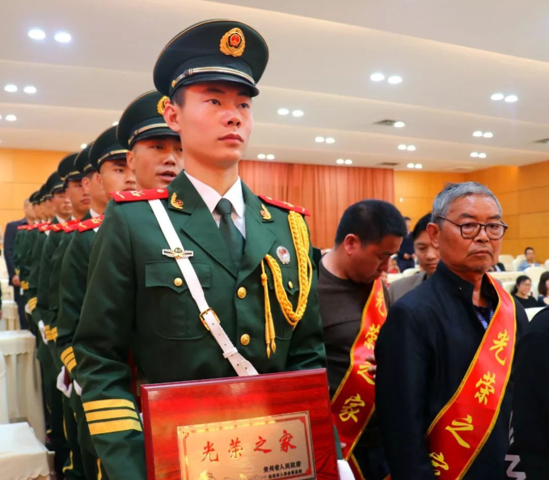 针对黔东南州烈属,军属和退役军人等家庭,这项工作启动!_光荣牌