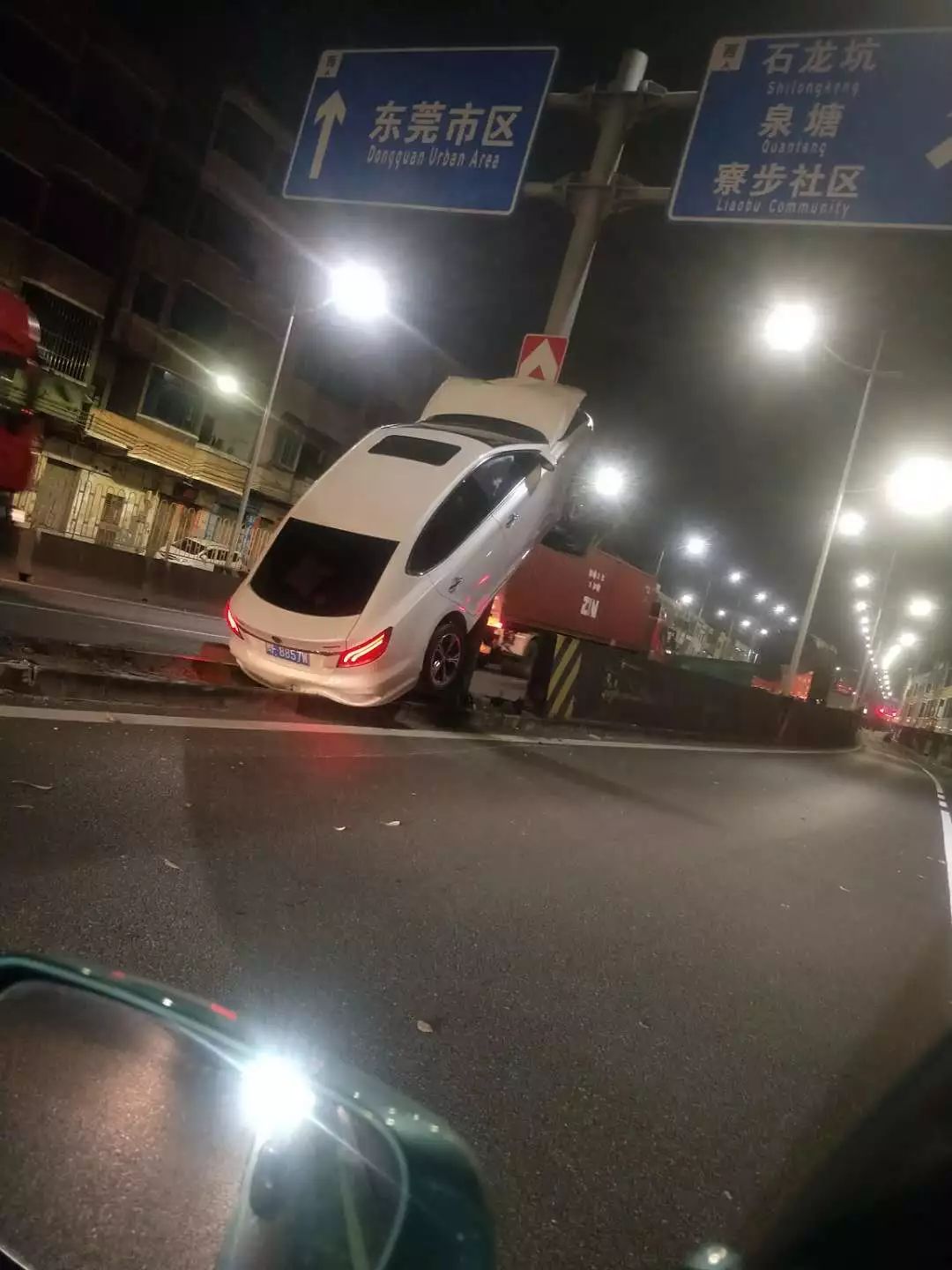 惠州昨晚凌晨车祸图片