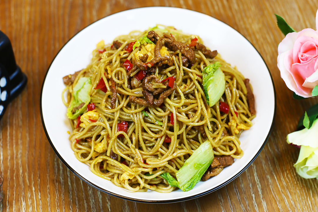 牛肉炒面怎么做才好吃大厨教你创新做法爽滑劲道又美味