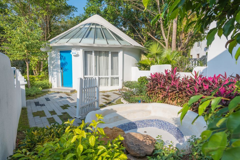 打卡网红地中海风情酒店599元抢圣托利温泉庄园2大1小套票豪华房私家