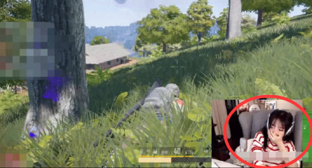 呆妹儿直播吃鸡大型车祸现场忘记有摄像头不小心暴露了这个