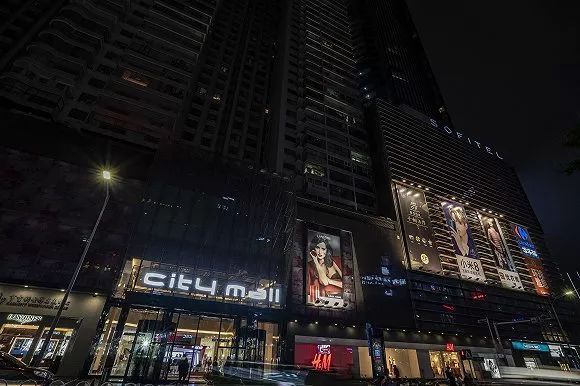 亨特city mall2012年底开业的亨特city mall就是贵阳的第一个购物中心