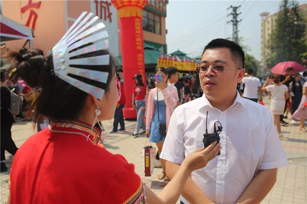 有直播有真相罗锐副局长带小伙伴们品白沙三月三特色美食