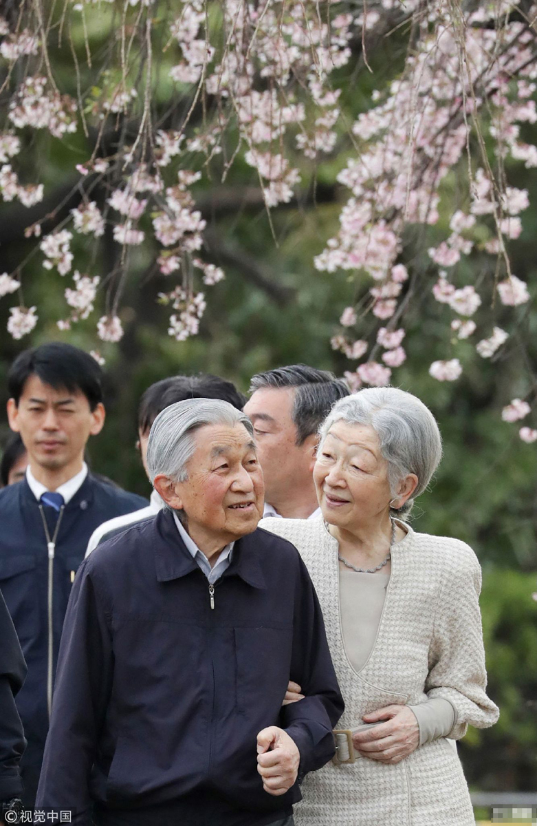 明仁天皇夫妇图片