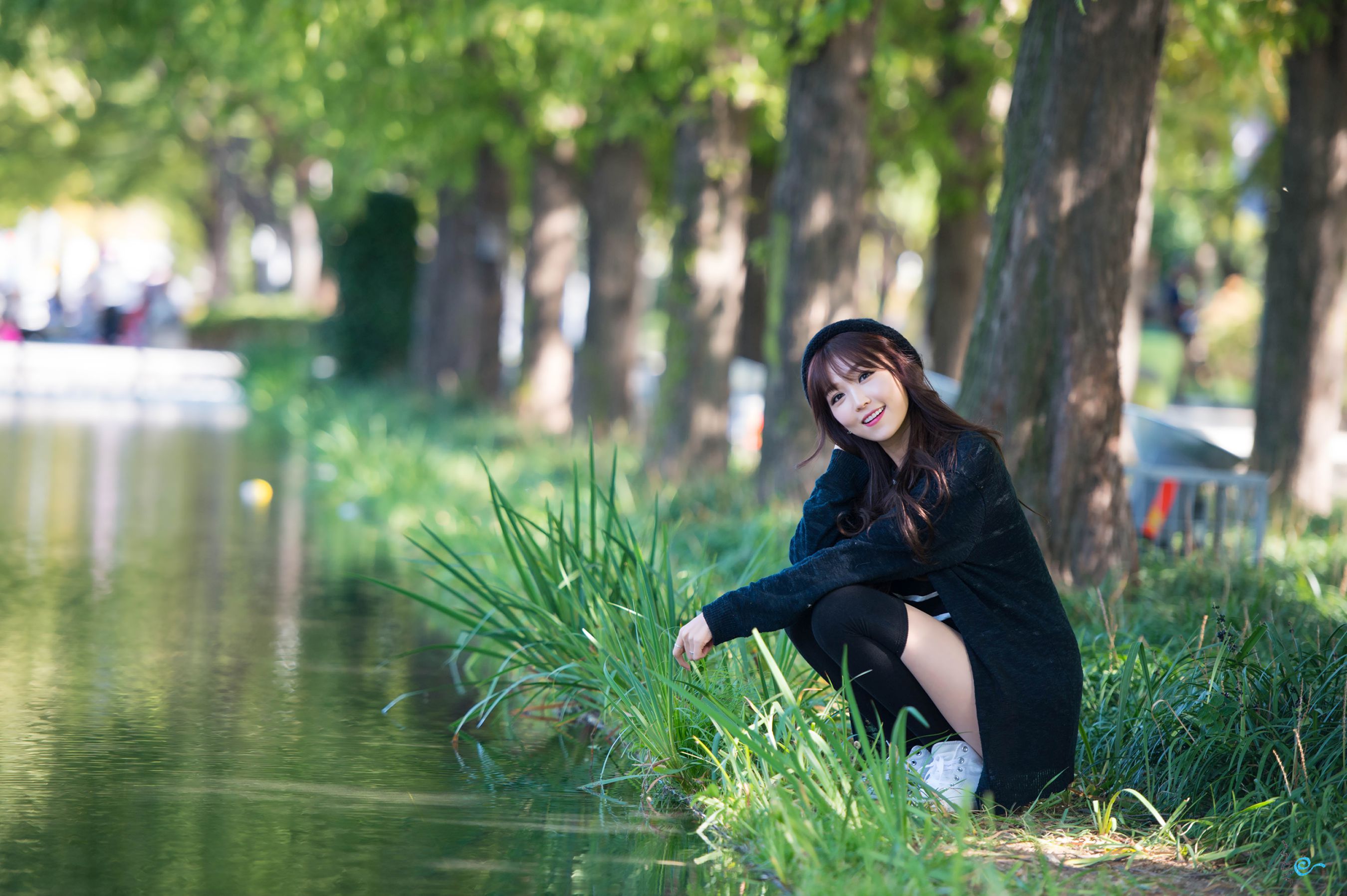 【观美女】黑风衣黑袜裤运动鞋休闲小美女李恩慧