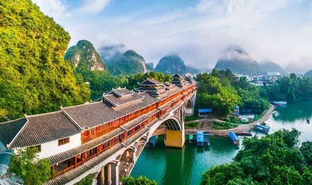 5小时),游览中外闻名的【刘三姐故里景区】(游览约 2.