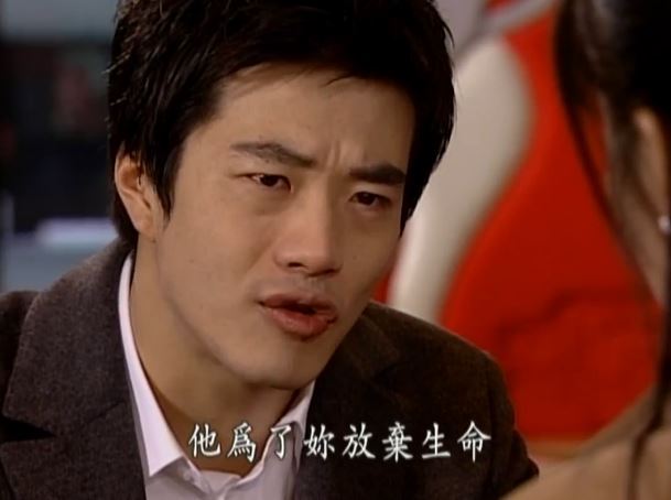 又不免让人联想到2003年权相佑,崔智友主演的韩剧《天国的阶梯》