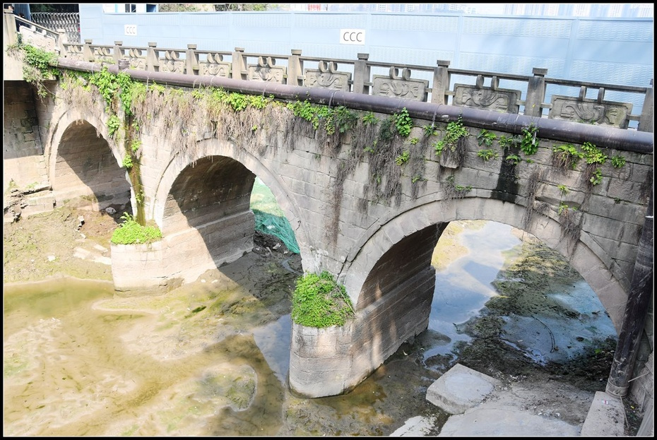 巴渝历史久轻轨穿楼奇重庆扫街集锦之磁器口下