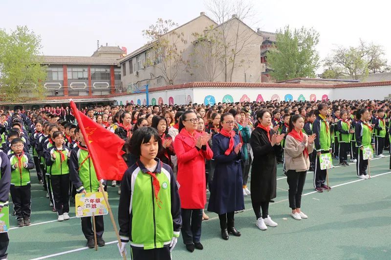 校园新闻莲池区县学街小学升旗仪式美出特色