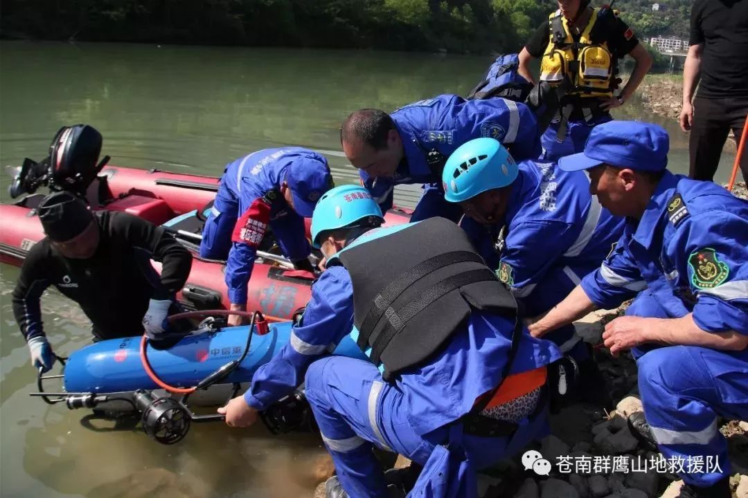 痛心!2岁小孩落水失踪,苍南的救援队紧急出动