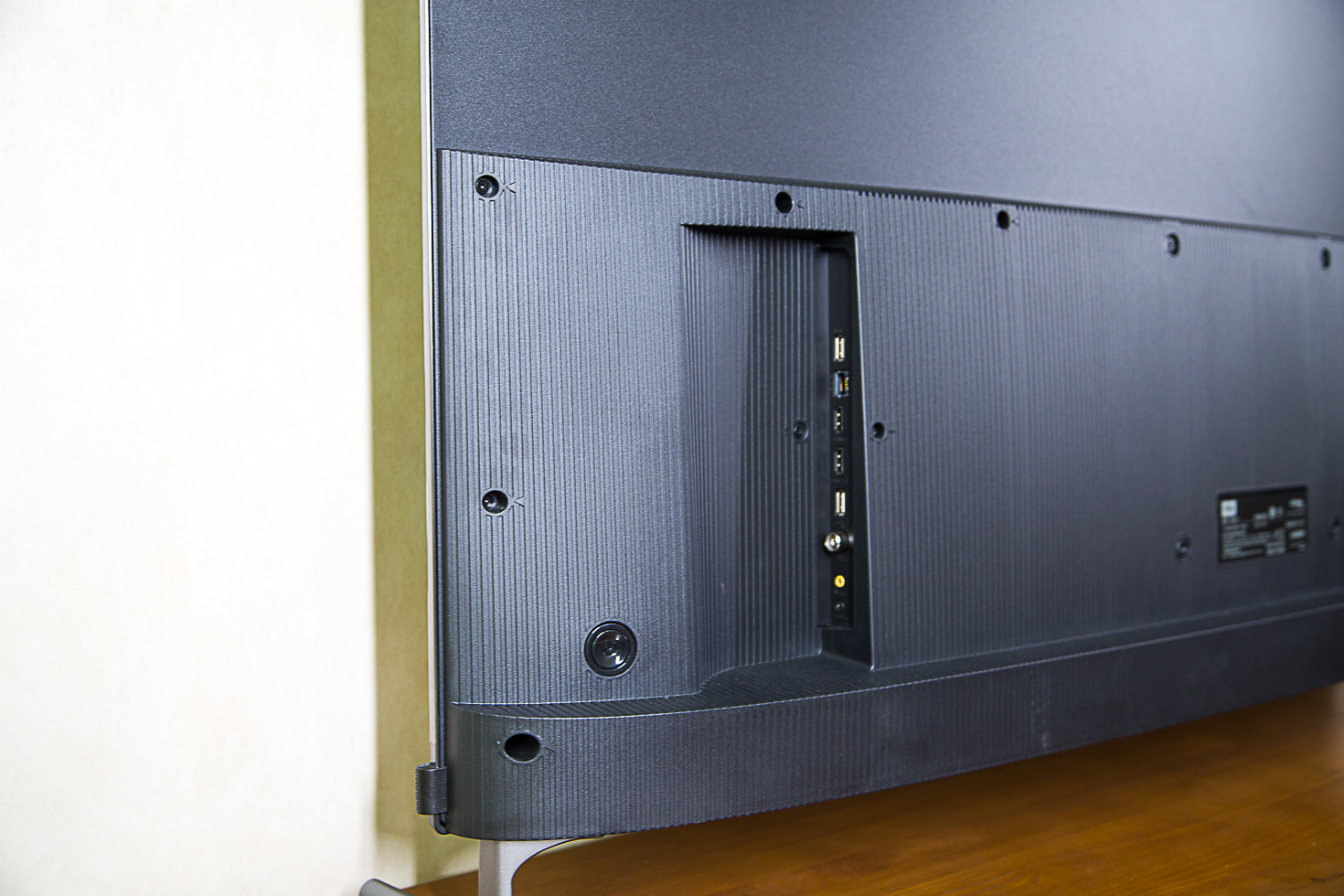 能动口绝不动手55吋tclc3曲面电视带来极致的4k流畅体验