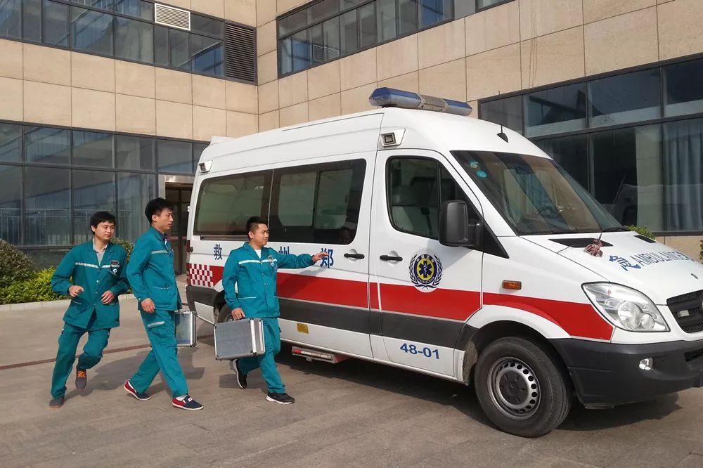 快速出诊)3月30日凌晨4点,河南大学附属郑州颐和医院急诊科,120电话