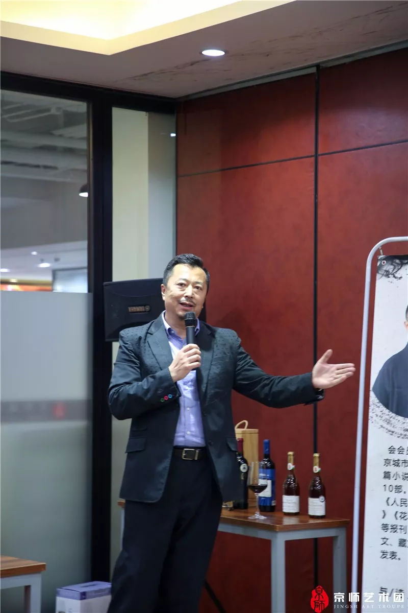 诗人苏忠在京师律师大厦讲新诗