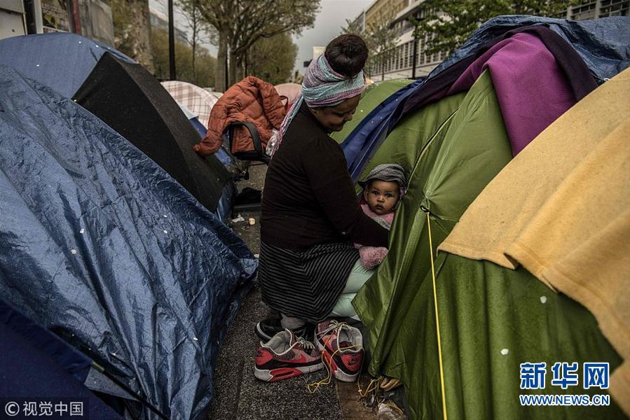 实拍法国难民生存现状 成群搭帐篷"蜗居"街头