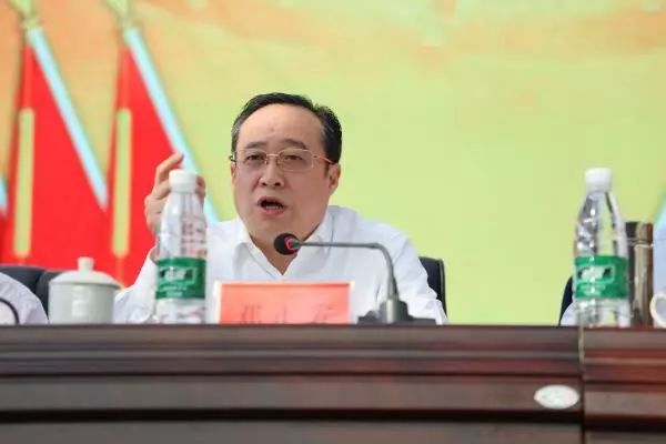 滑动查看下一张图片 >>区"五大家"在家领导出席,区委副书记,区长