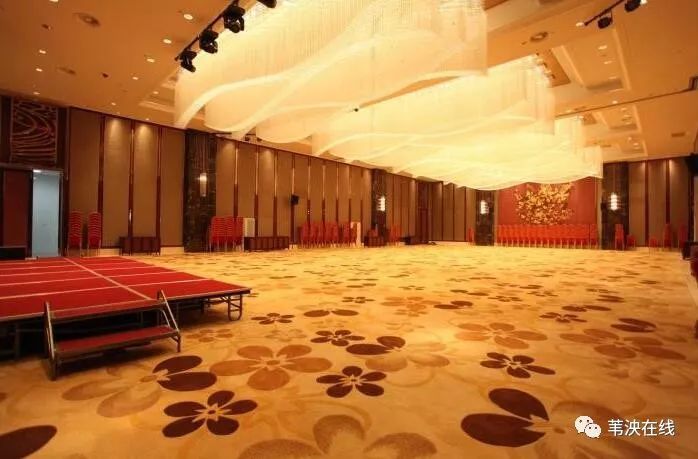 去年6月3号,夏女士在淮安市涟水县德润酒店预定了最大的宴会厅,定于