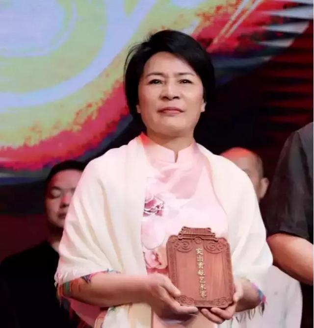 200亿债务未清,谁把最励志浙江女首富逼到破产边缘?_俞巧仙