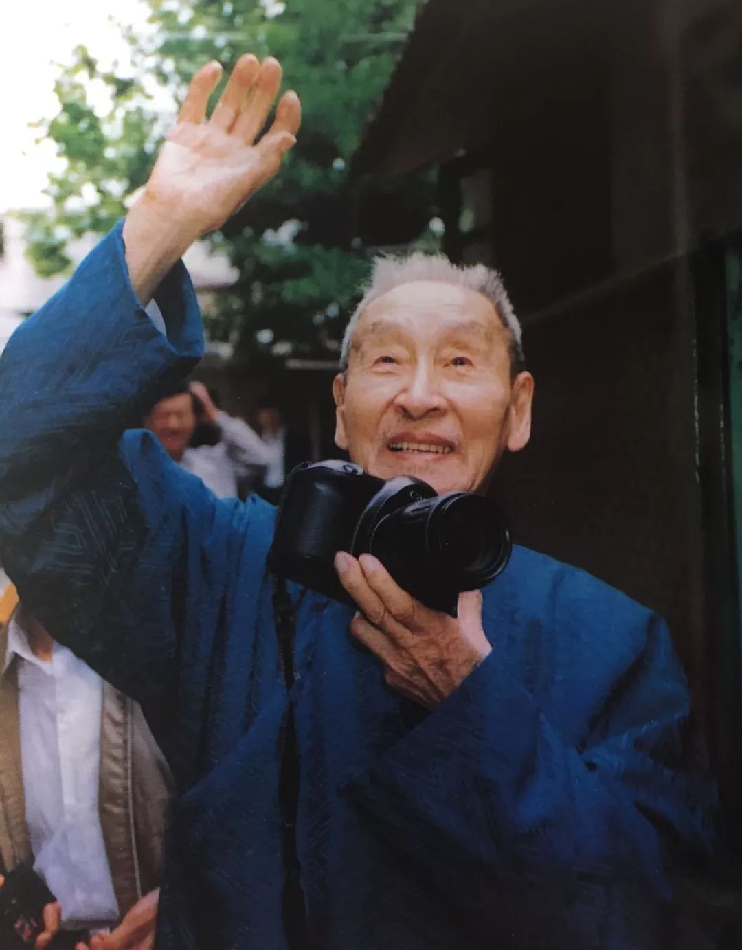 摄影大师郎静山暌违大陆后首次回上海省亲