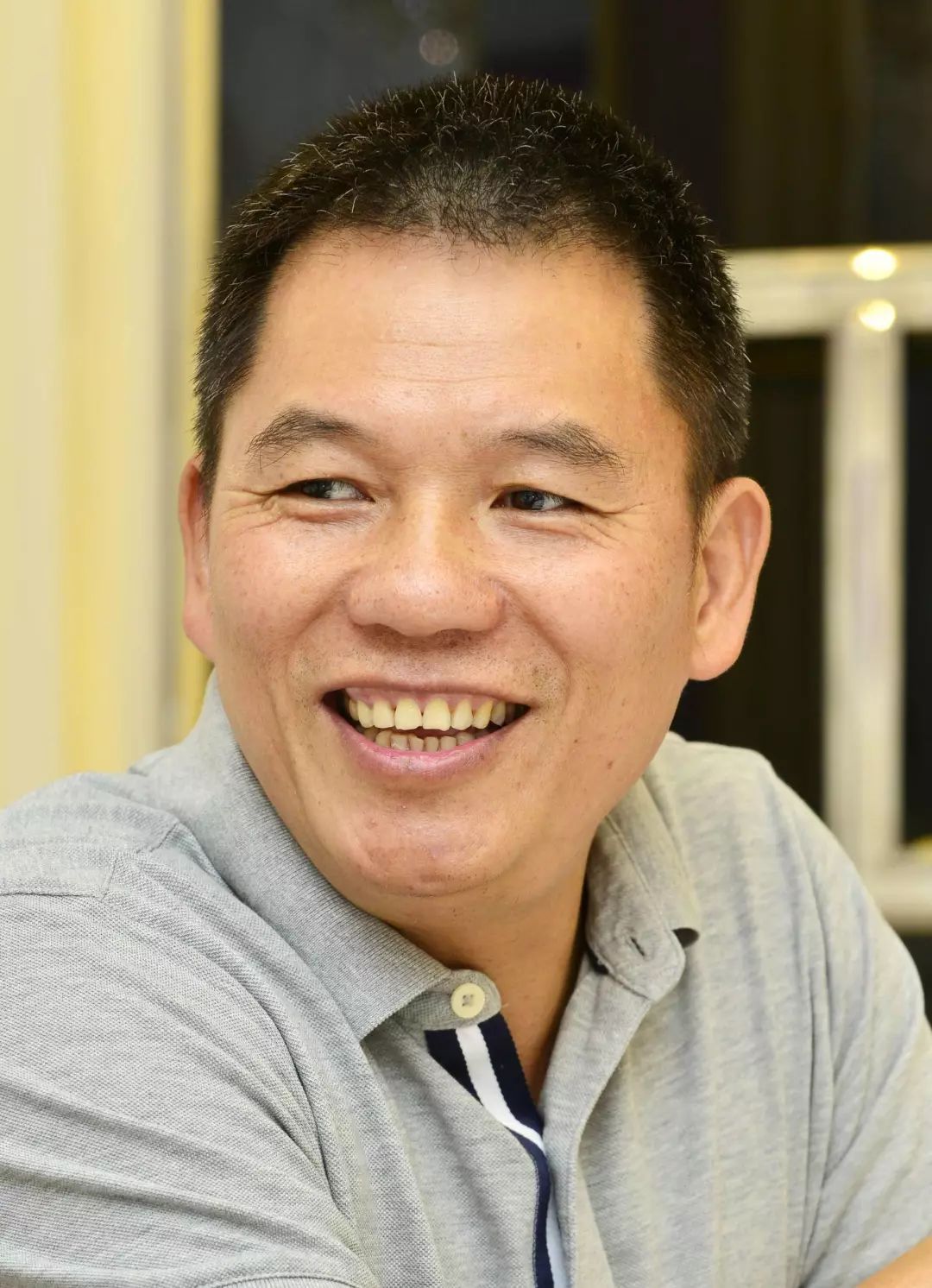 一天夜里,何伯权在报纸上看到文章,说是远在辽宁的马俊仁,喜欢到少数