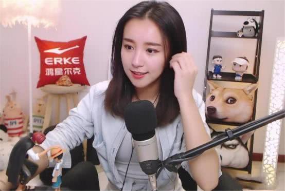 虎牙在刚上市的时候签约了一个优质女主播:"糯米团子",团子是直播刺激