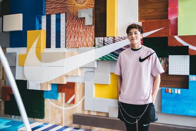 演员金泽受邀体验北京nikerm72快闪空间运动装活力满满