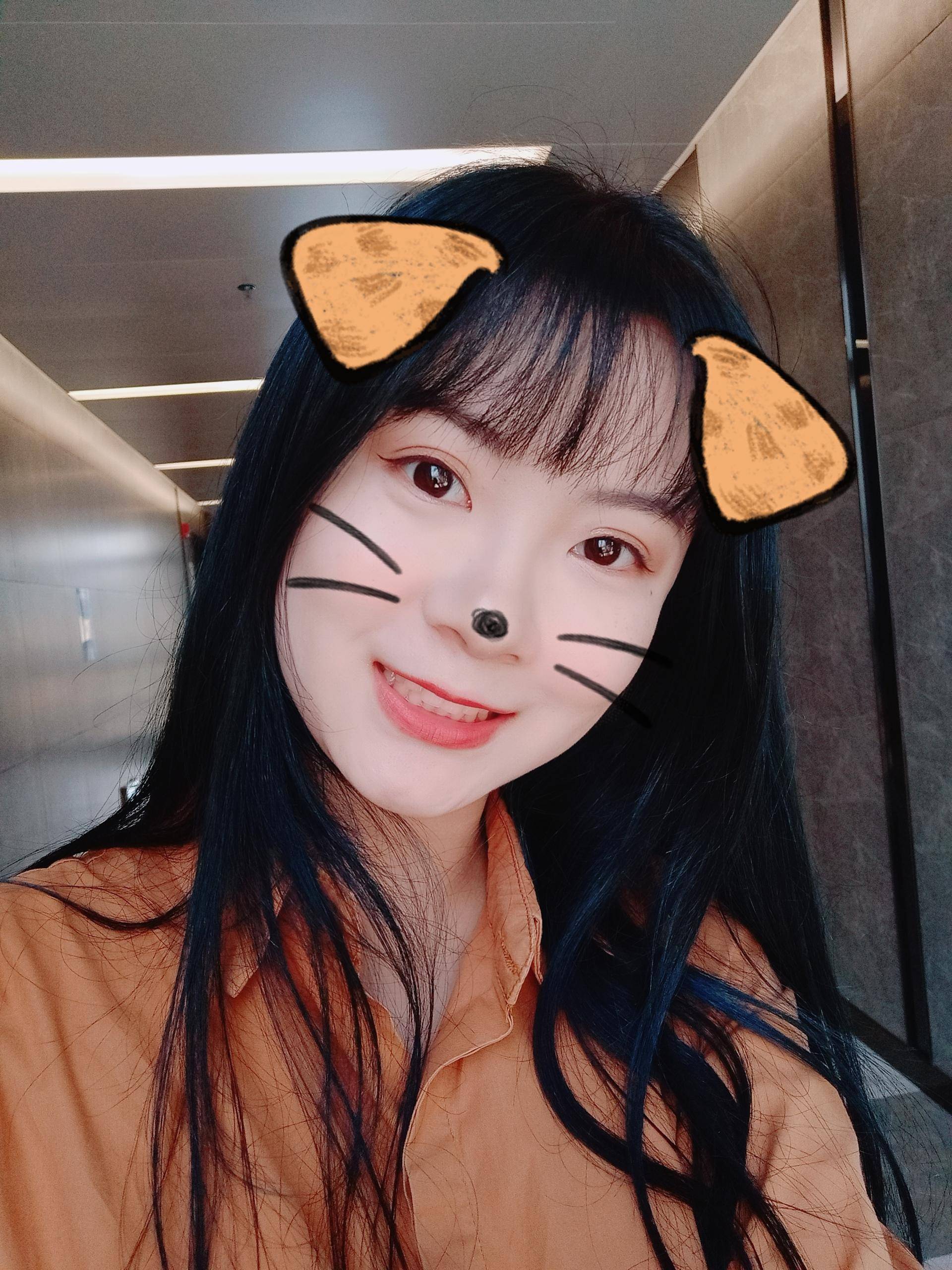 小姐姐亲身体验vivos1与nova4e两款手机的自拍风格一目了然