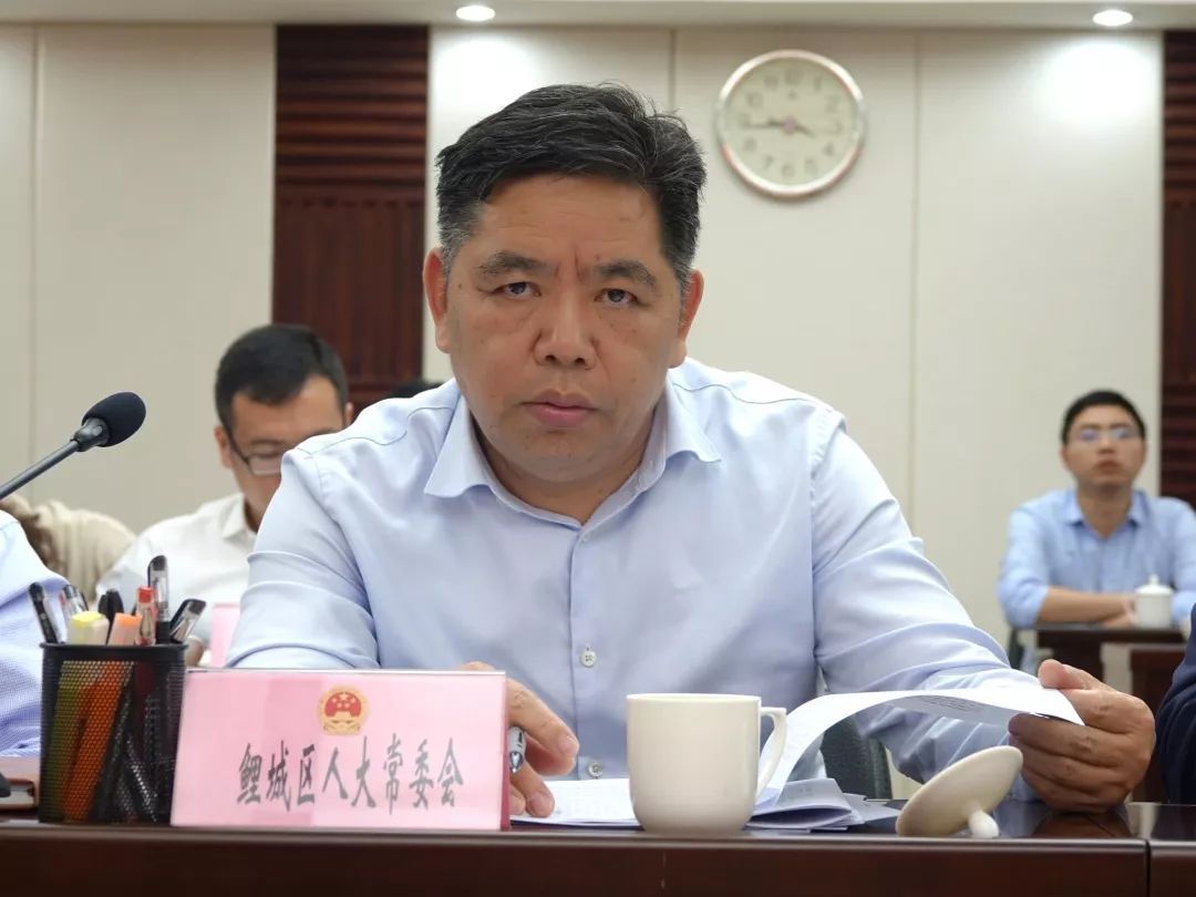 泉州市人大常委会副主任朱团能主持会