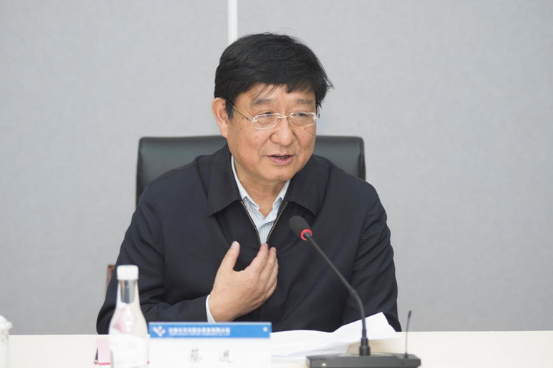 商务部市场体系建设司政策处副处长陶军,副主任科员