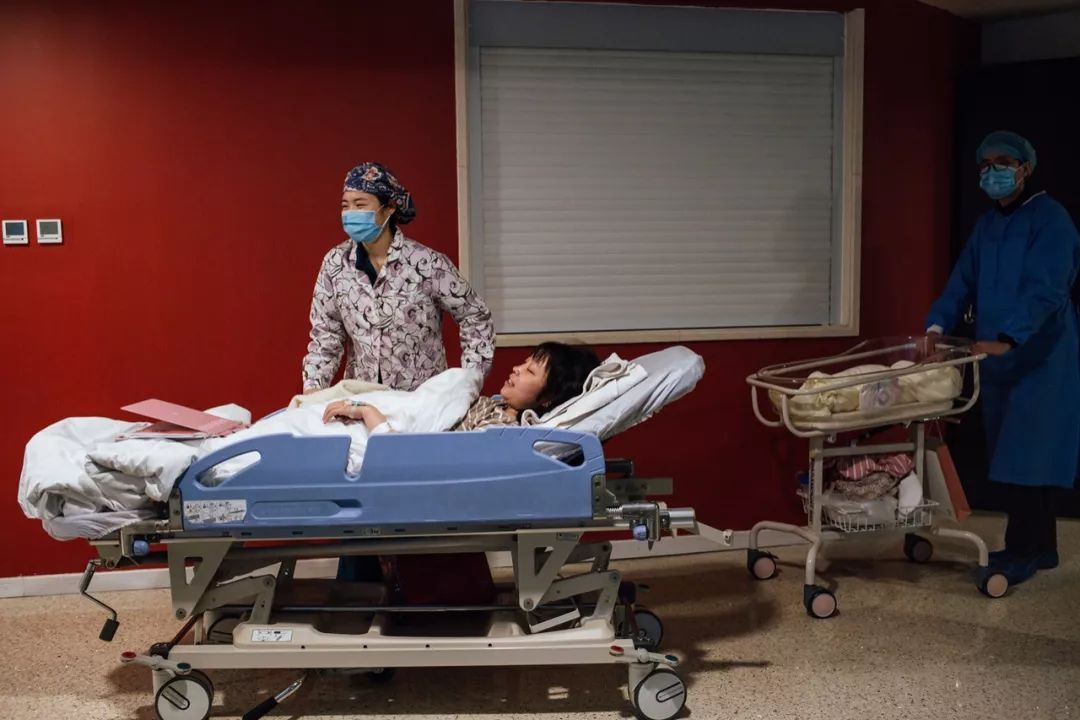 丸摄影 | 这场分娩 孩子和妈妈一起诞生_周周