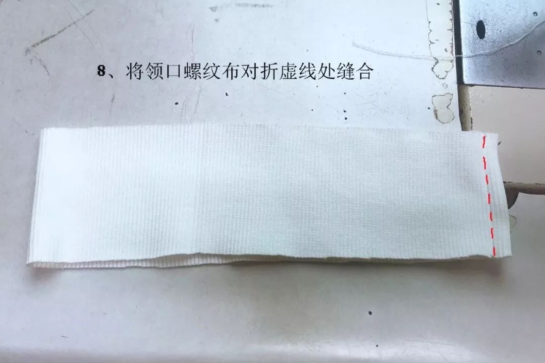 侧缝线和袖底5,袖子拼接好如图4,如图,正面对正面袖笼弧线对齐缝合3