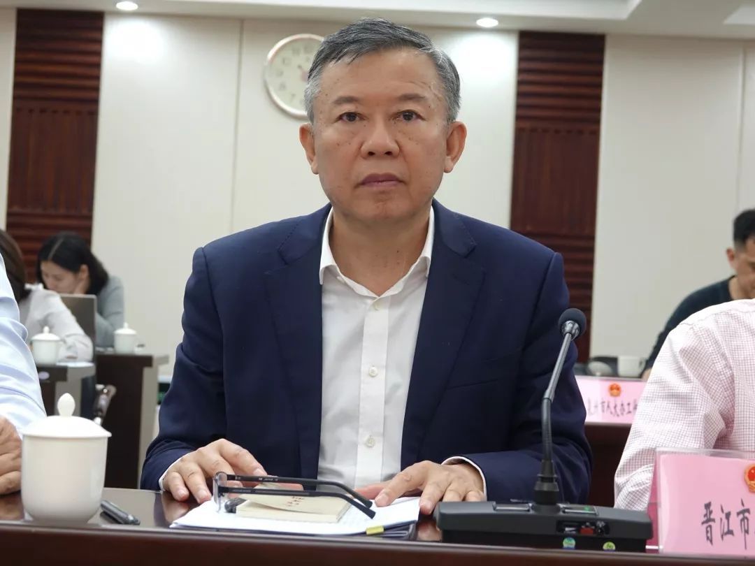 泉州市人大常委会副主任朱团能主持会