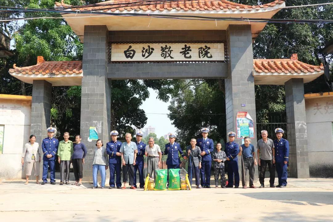 雷州消防慰问敬老院 激发五四精神正能量