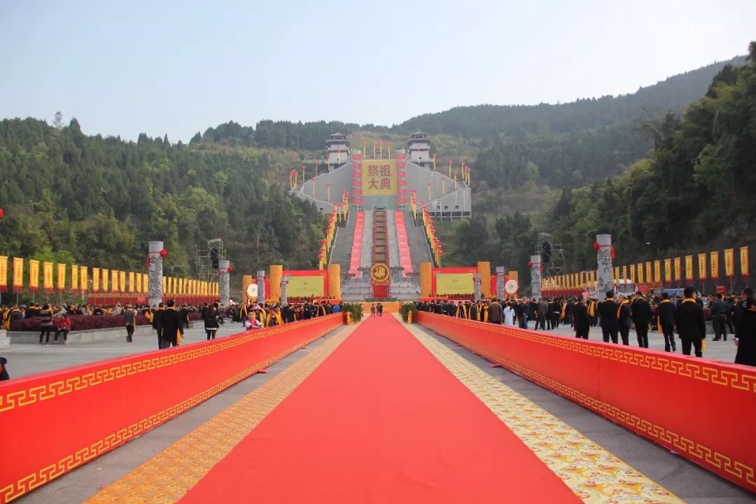 2019己亥年華夏母親嫘祖故里祭祖大典在四川舉行劉以勤等僑界代表出席