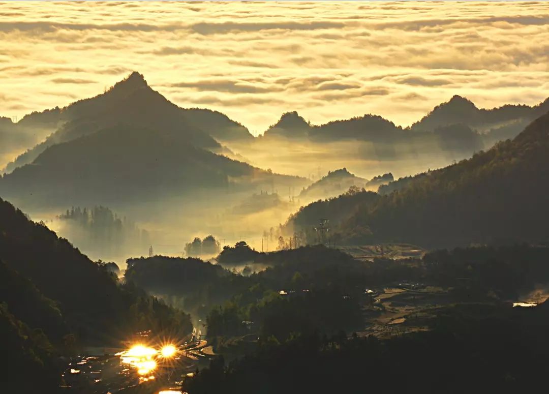 龍里出現罕見美景!猶如一幅壯麗的江山水墨畫!_熊安虎