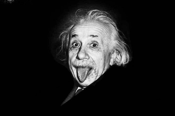 在百余年前就做出黑洞预言的科学家爱因斯坦,如能亲见米老鼠的微笑
