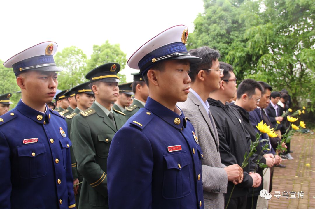 青山有幸埋忠骨芳名永存激後人古劍輝烈士安葬在尋烏縣革命烈士陵園