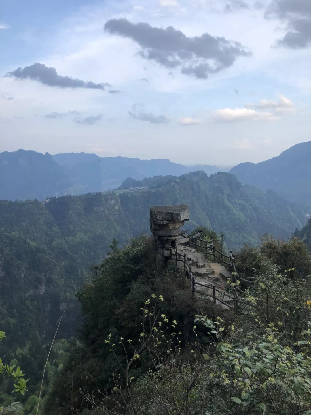 紫林山村遇雨