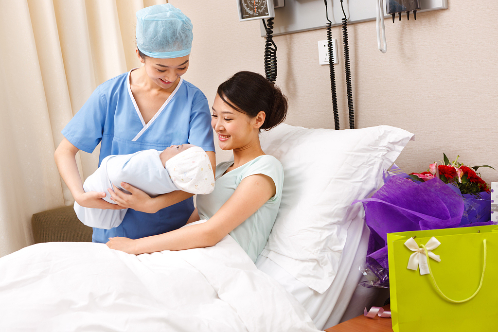 专属母婴护理师24小时入户服务,贯彻24小时母婴同室科学护理理念