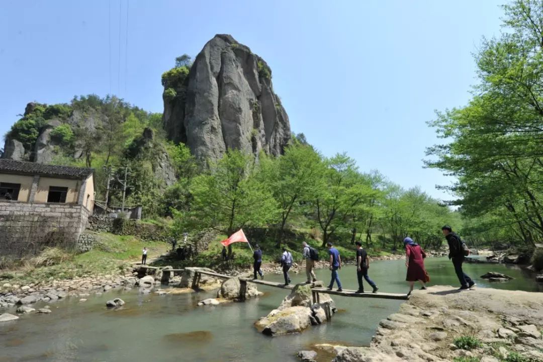 绍兴市文艺界2019年三服务现场推进会在东茗乡东丰坑村石门坑自然村