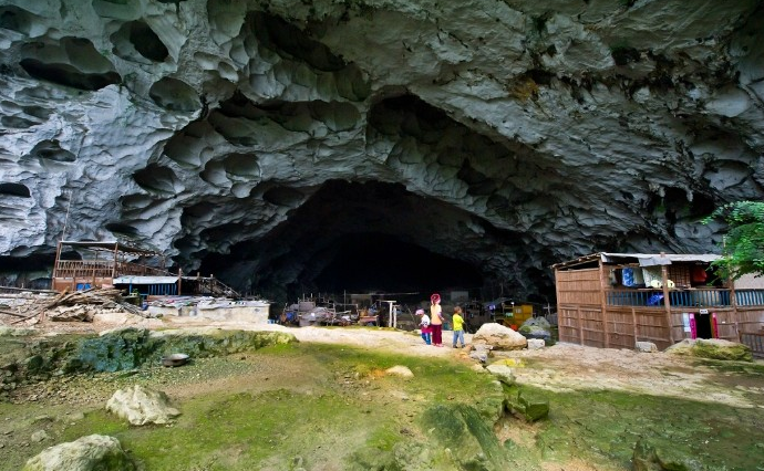 貴州大山有一個溶洞,洞中住著19戶苗民,過著與世無爭的生活_村莊