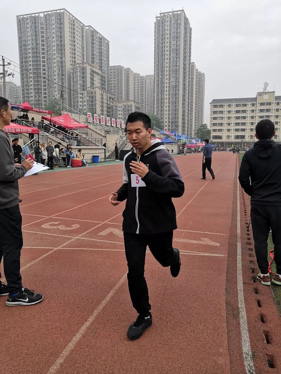 翔宇 苟露丹 蒋梦杰跳远赛场方伊凡 韩梦阳张仕骏 刘伟铭背抛实心球郭