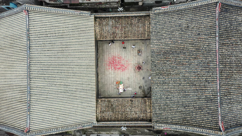 番禺祖孙三人带头捐两千多万修缮古祠,比陈家祠还年长300岁