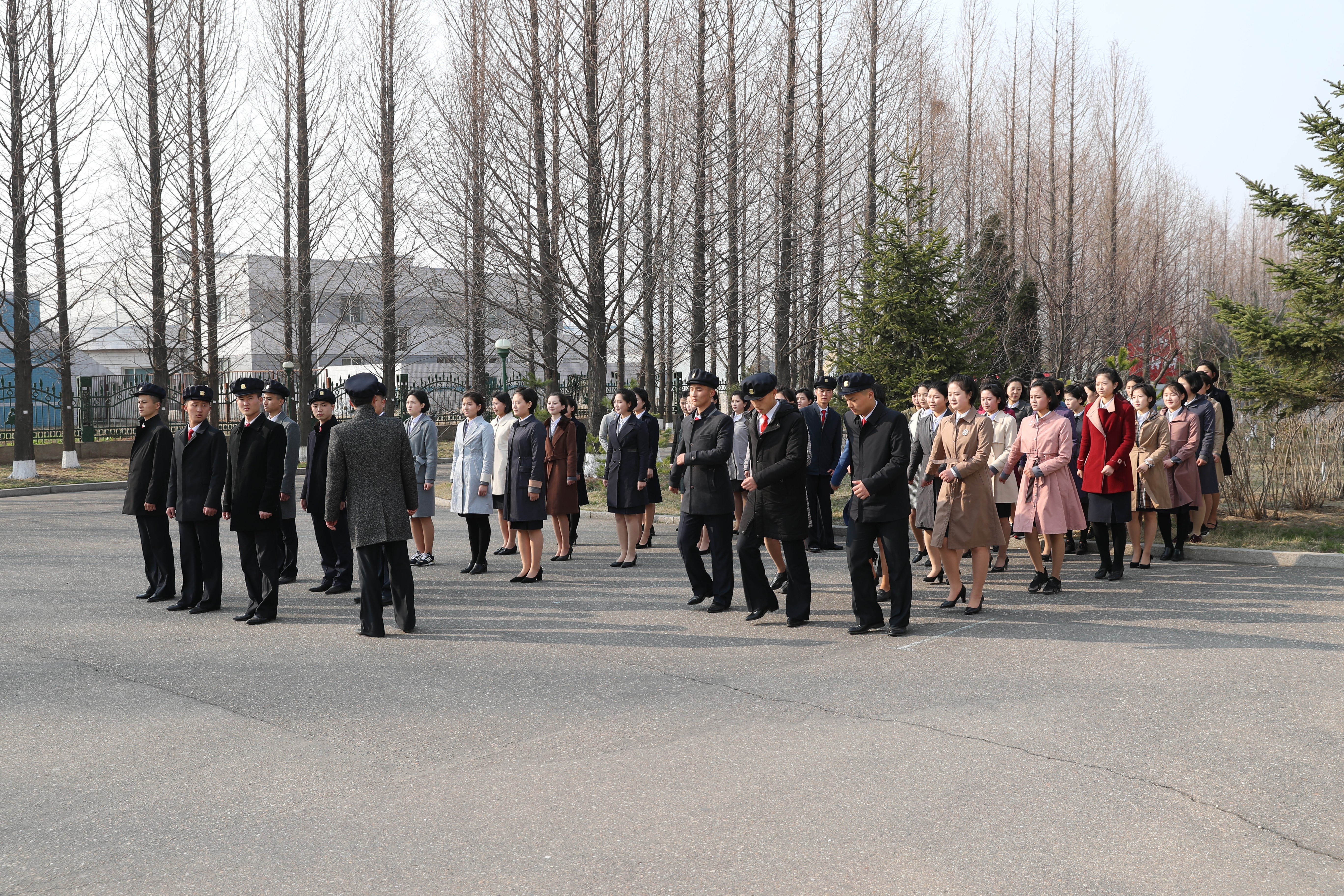 朝鲜大学校服图片