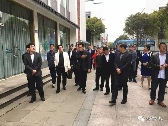 江阴市总商会副会长,万事兴集团董事长,山泉村党委书记李全兴介绍了